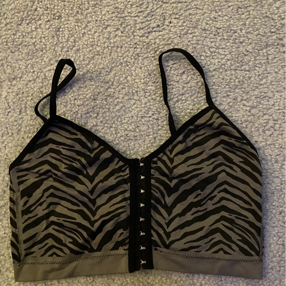 grey tank top